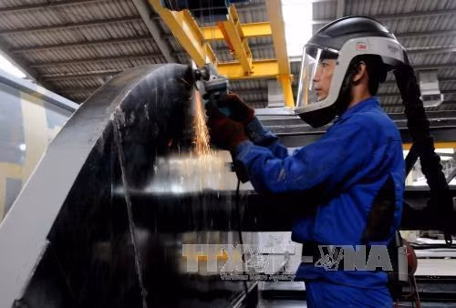 Sản xuất xe chuyên dụng tại xí nghiệp cơ khí ôtô An Lạc thuộc Tổng công ty cơ khí Giao thông vận tải Sài Gòn (Samco). Ảnh: An Hiếu – TTXVN