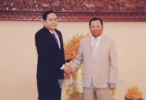 Quyền Quốc trưởng, Chủ tịch Thượng viện, Phó Chủ tịch Đảng Nhân dân Campuchia, Samdech Say Chhum (bên phải) tiếp Chủ tịch Trần Thanh Mẫn. Ảnh: Trần Chí Hùng - P/v TTXVN tại Campuchia