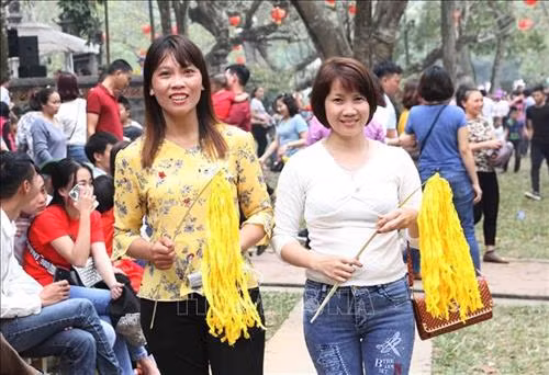 Lễ rước cỏ voi của người dân thôn Xuân Tảo, xã Xuân Giang. Ảnh: Quang Quyết - TTXVN Người dân xin lộc hoa tre trong ngày hội cầu mong một năm sức khỏe, may mắn…Ảnh: Quang Quyết - TTXVN Lễ rước cỏ voi của người dân thôn Xuân Tảo, xã Xuân Giang. Ảnh: Quang Quyết - TTXVN Lễ rước trầu cau của người dân thôn Đan Tảo, xã Tân Minh. Ảnh: Quang Quyết - TTXVN Nghi thức rước vị nữ tướng tại Lễ hội đền Sóc năm 2019. Ảnh: Quang Quyết - TTXVN Lễ rước ngà voi của người dân thôn Đức Hậu, xã Đức Hòa. Ảnh: Quang Quyết - TTXVN Quang cảnh Lễ khai hội đền Sóc năm 2019. Ảnh: Quang Quyết - TTXVN Đông đảo du khách thập phương về dự lễ khai hội đền Sóc năm 2019. Ảnh: Quang Quyết - TTXVN Lễ rước voi chiến của người dân thôn Dược Thượng, xã Tiên Dược. Ảnh: Quang Quyết - TTXVN Lễ rước cầu húc của người dân thôn Xuân Dục, xã Tân Minh. Ảnh: Quang Quyết - TTXVN