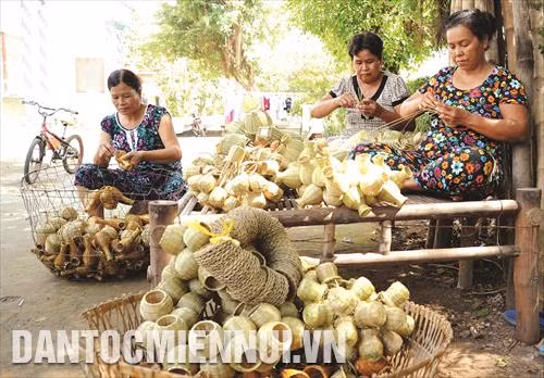 Đề án bảo tồn và phát triển làng nghề truyền thống của tỉnh Trà Vinh đã tạo sức bật cho các làng nghề tiểu thủ công nghiệp của đồng bào Khmer trong tỉnh