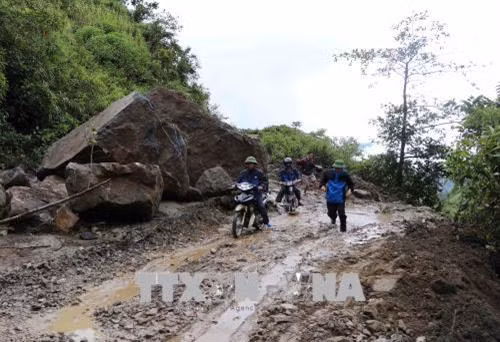 Cảnh sạt lở đoạn đường tại xã Dào San, huyện Phong Thổ tỉnh Lai Châu. Ảnh: Quý Trung - TTXVN