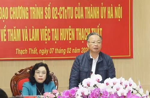 Giám đốc Sở Nông nghiệp và Phát triển nông thôn Hà Nội Chu Phú Mỹ giải đáp những kiến nghị của huyện Thạch Thất trong quá trình thực hiện Chương trình 02-CTr/TU của Thành ủy Hà Nội. Tại buổi làm việc, Phó Chủ tịch Thường trực Ủy ban Nhân dân Thành phố Hà Nội Nguyễn Văn Sửu đề nghị huyện Thạch Thất cần tập trung hoàn thiện các tiêu chí nông thôn mới để quý II/2020 thành phố trình Trung ương công nhận huyện đạt chuẩn nông thôn mới; các sở, ngành cần hỗ trợ huyện trong việc đầu tư cơ sở vật chất để hoàn thiện các tiêu chí còn lại.