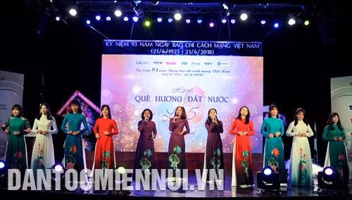 Tiết mục của Cơ quan TTXVN khu vực phía Nam tại chương trình giao lưu. Ảnh: An Hiếu.