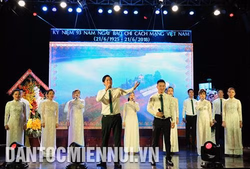 Tiết mục của Cảng Hàng không Quốc tế Tân Sơn Nhất tại chương trình giao lưu. Ảnh: An Hiếu