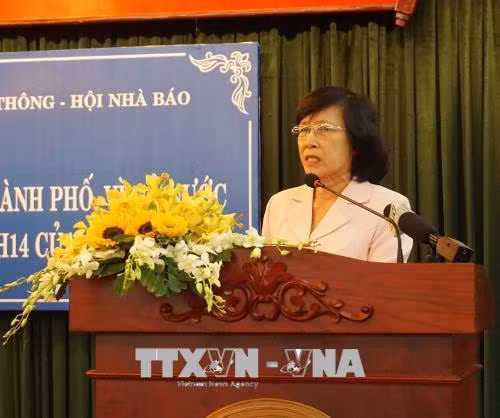 Bà Phạm Phương Thảo, nguyên Phó Bí thư Thành ủy, nguyên Chủ tịch HĐND Thành phố Hồ Chí Minh, phát biểu tại buổi tọa đàm. Ảnh: Thu Hoài - TTXVN