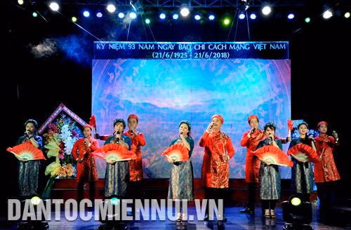 Tiết mục của Cảng Hàng không Quốc tế Tân Sơn Nhất tại chương trình giao lưu. Ảnh: An Hiếu