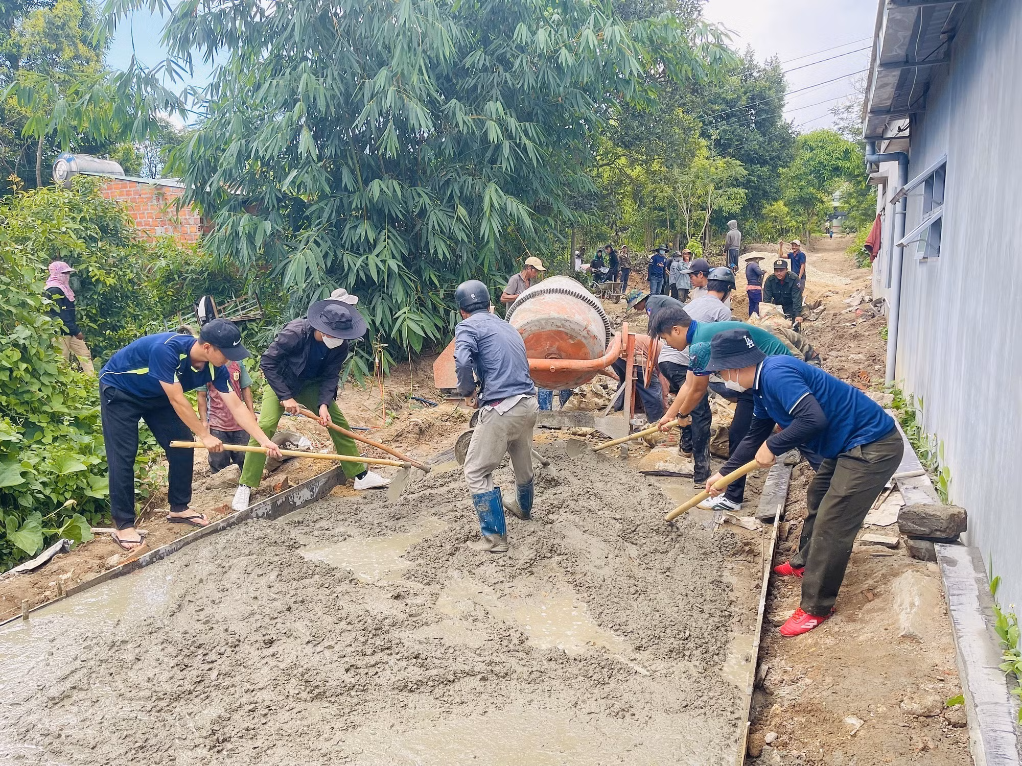 Tuổi trẻ Kon Tum hướng đến những vùng khó khăn trong chiến dịch Mùa Hè xanh 2023 ảnh 2