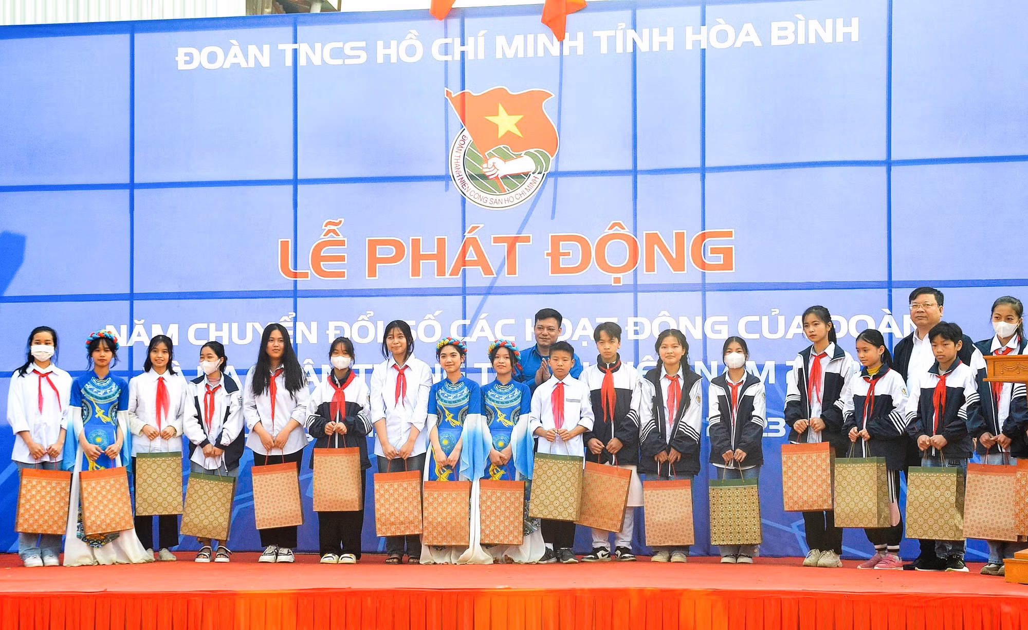 Tuổi trẻ Hòa Bình hỗ trợ chuyển đổi số cho địa bàn nông thôn ảnh 1