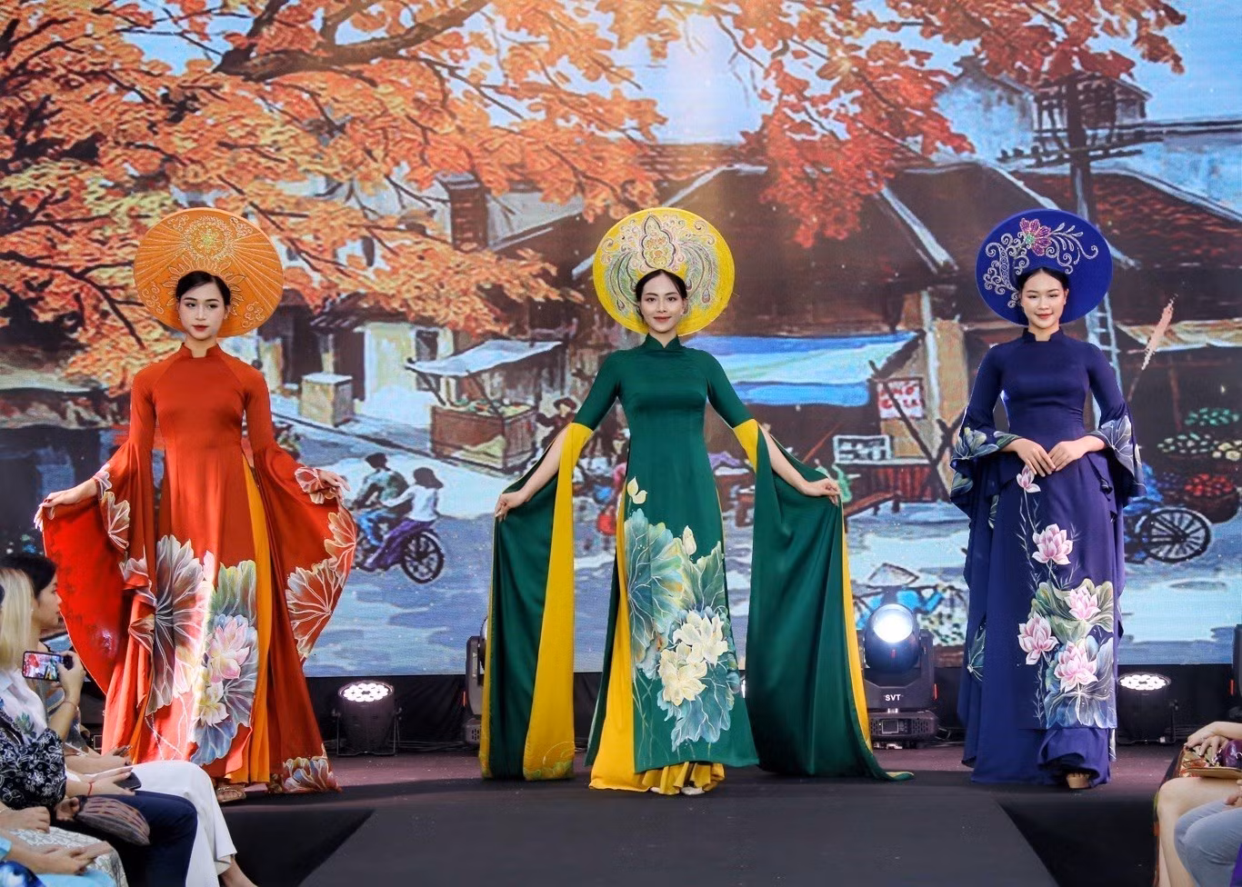 Áo dài truyền thống: Từ Đại sứ văn hóa đến Đại sứ du lịch Hà Nội ảnh 2