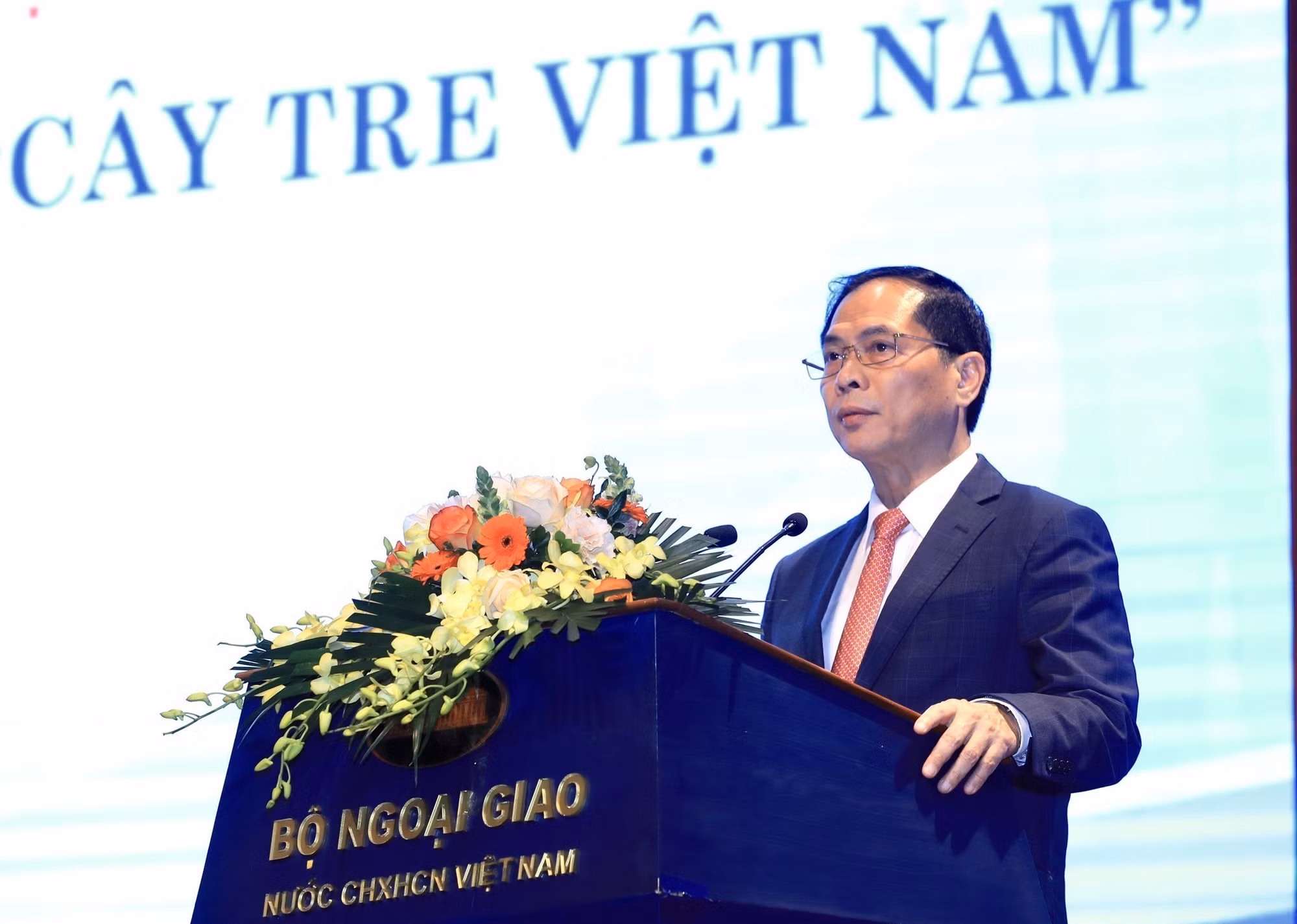 Ra mắt cuốn sách Xây dựng và phát triển nền đối ngoại, ngoại giao Việt Nam toàn diện, hiện đại, mang đậm bản sắc “cây tre Việt Nam” của Tổng Bí thư Nguyễn Phú Trọng ảnh 2