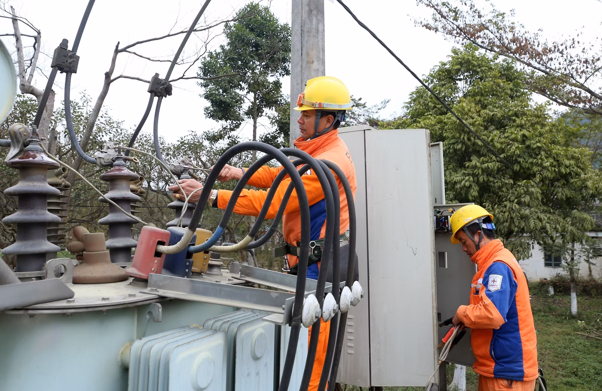 Tăng giá điện 3%, người dân chịu áp lực ra sao? ảnh 1