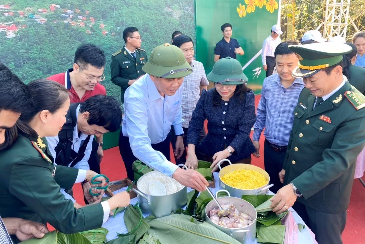 Quảng Bình: Ấm áp nghĩa tình Xuân biên giới ảnh 6