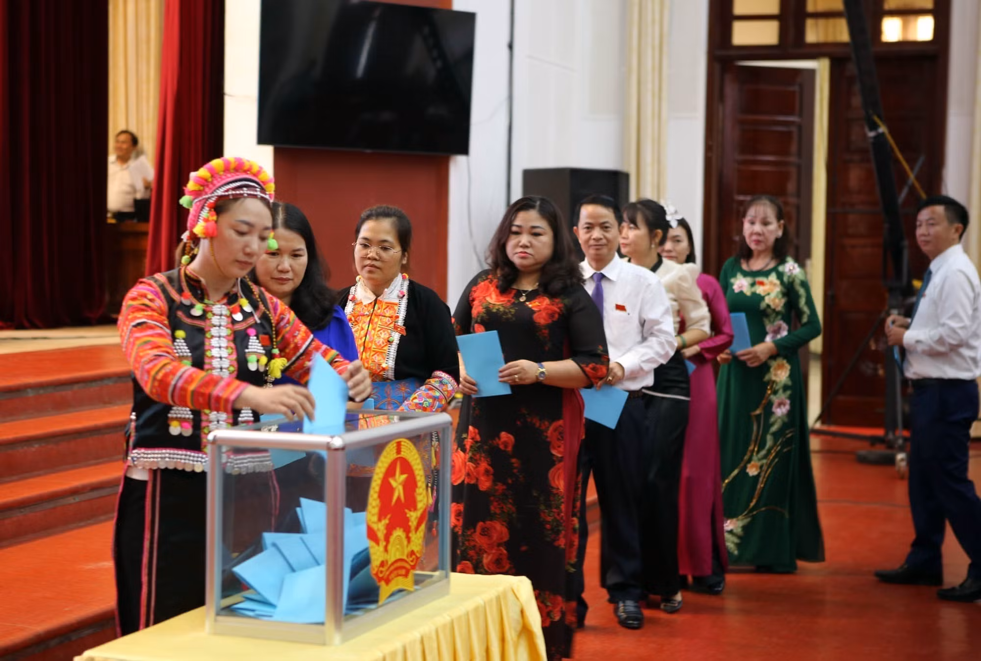 Ông Lê Văn Lương được bầu giữ chức Chủ tịch UBND tỉnh Lai Châu ảnh 4