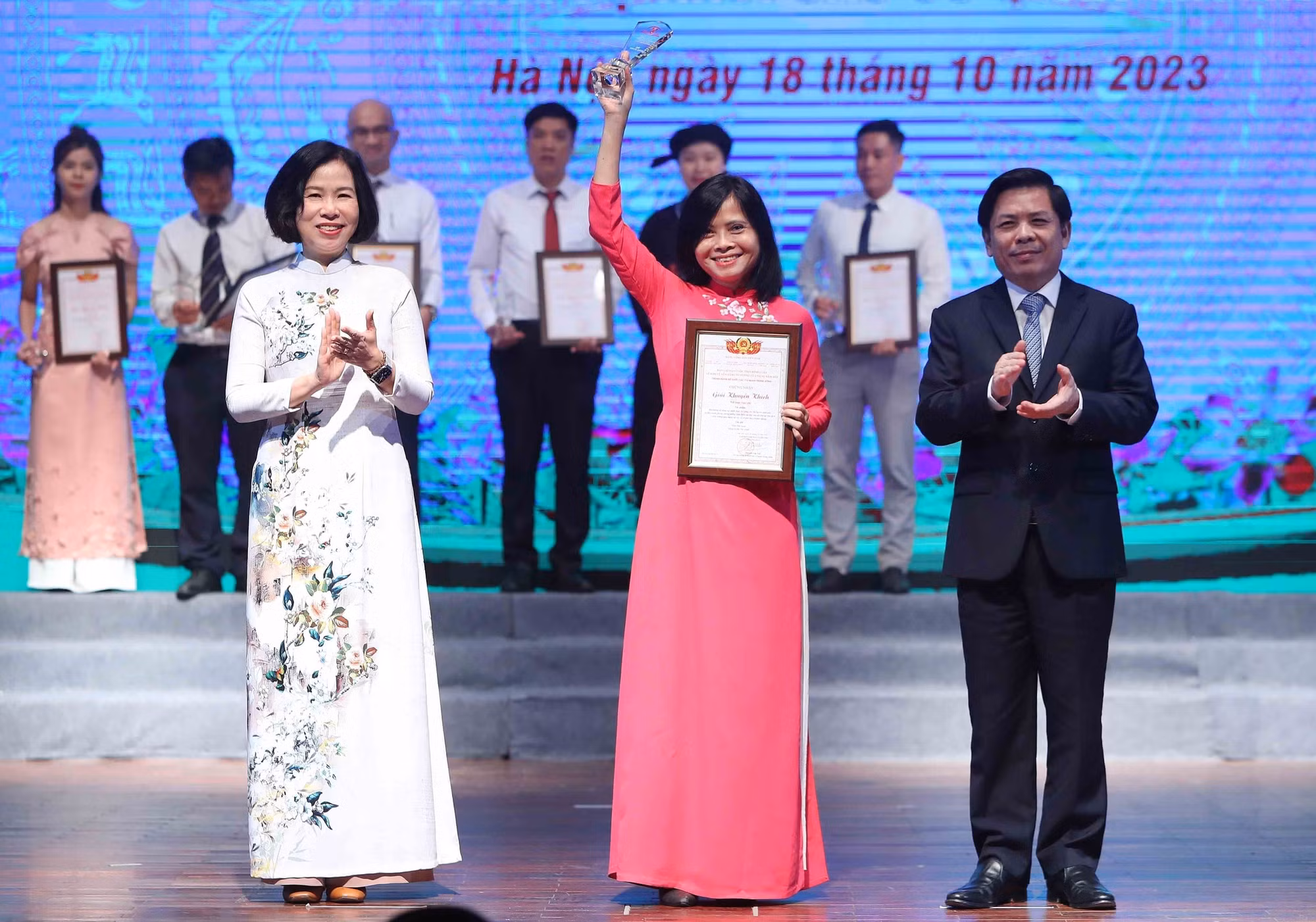 Thông tấn xã Việt Nam giành 3 giải tại Cuộc thi chính luận về bảo vệ nền tảng tư tưởng của Đảng năm 2023 ảnh 3