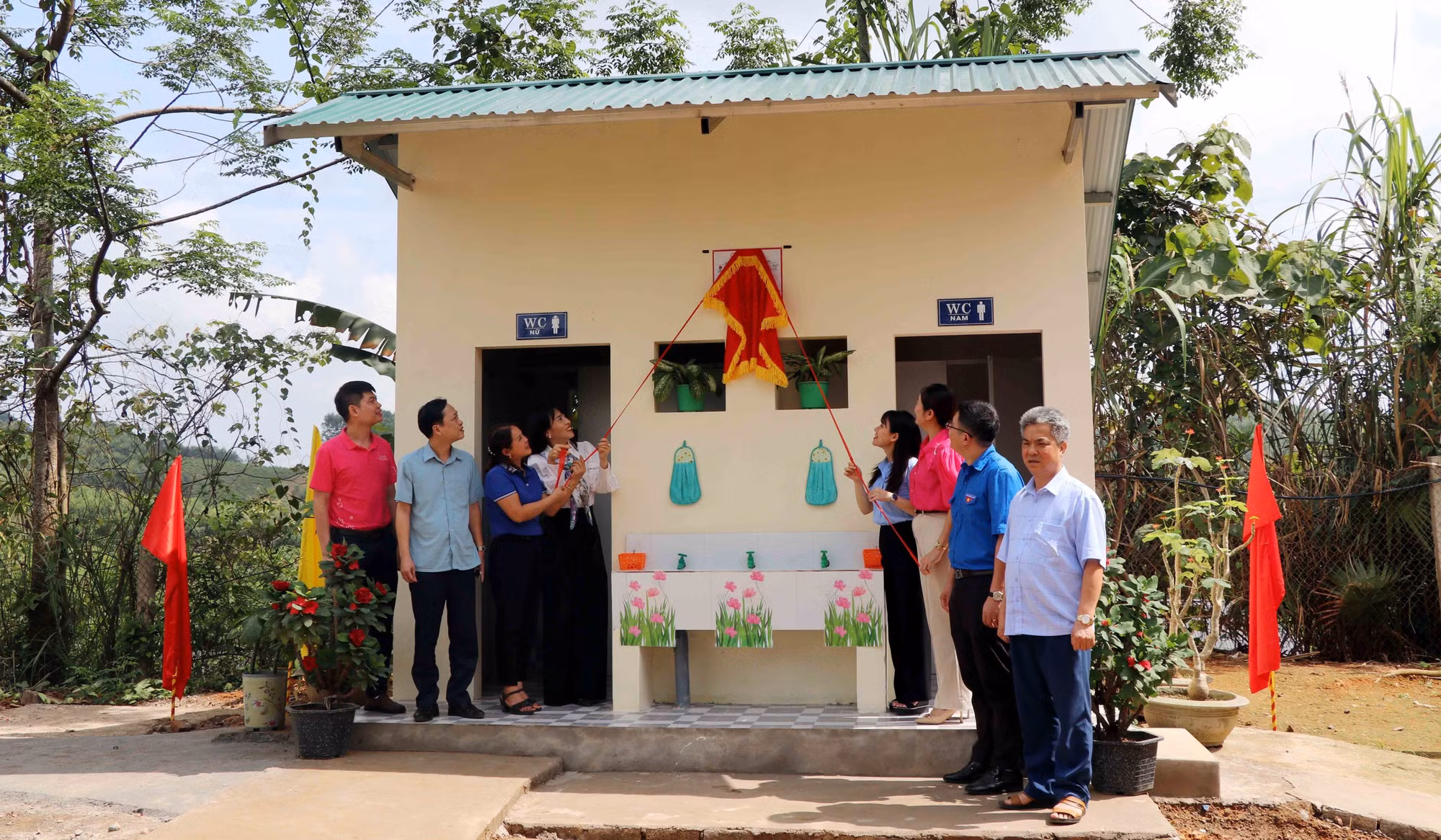 Góp phần hình thành mô hình trường học thân thiện, học sinh khỏe mạnh ảnh 1