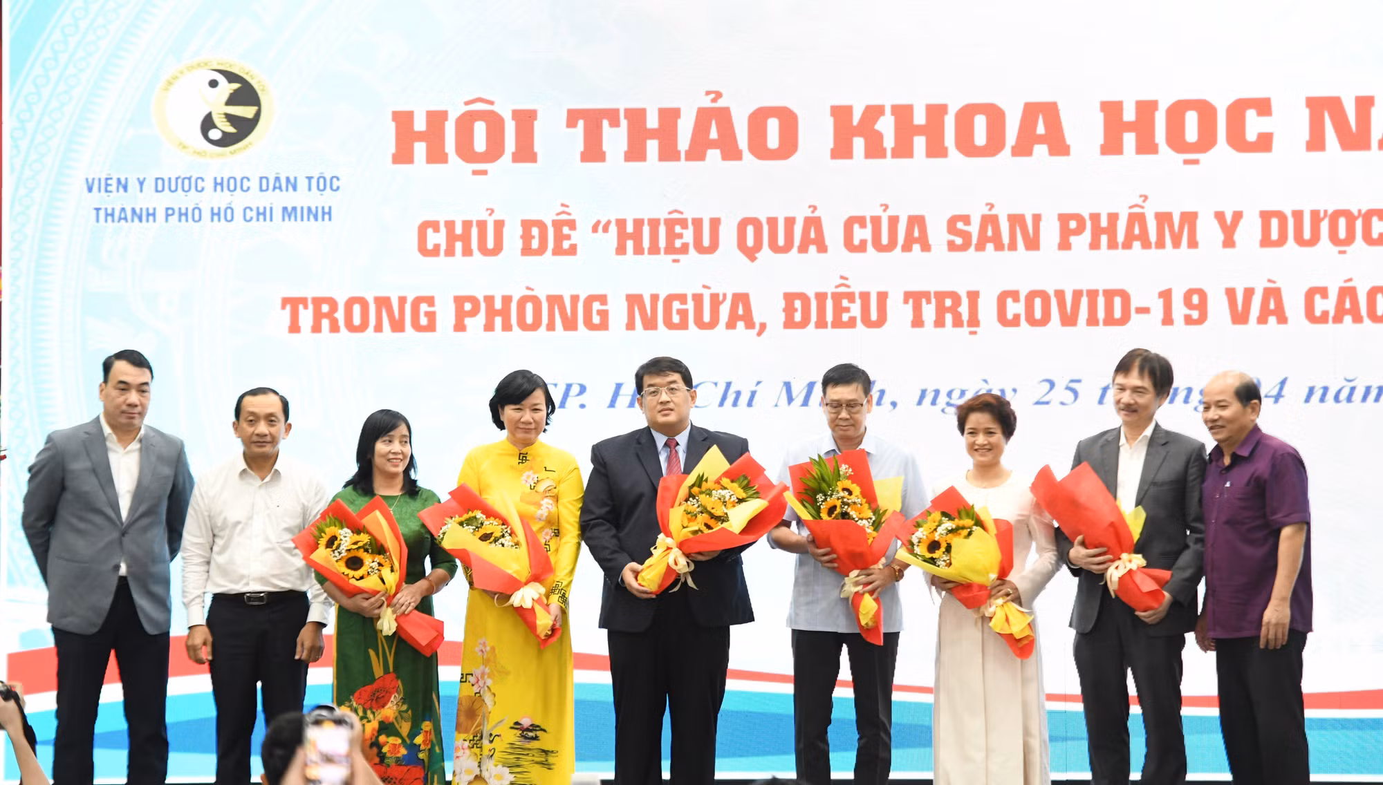 Thuốc y học cổ truyền đầu tiên điều trị COVID-19 được cấp phép ảnh 3