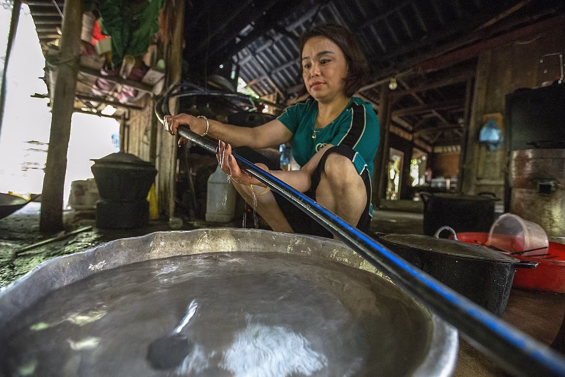 Sống bên vùng hồ sông Đà vẫn thiếu nước sinh hoạt trầm trọng ảnh 6
