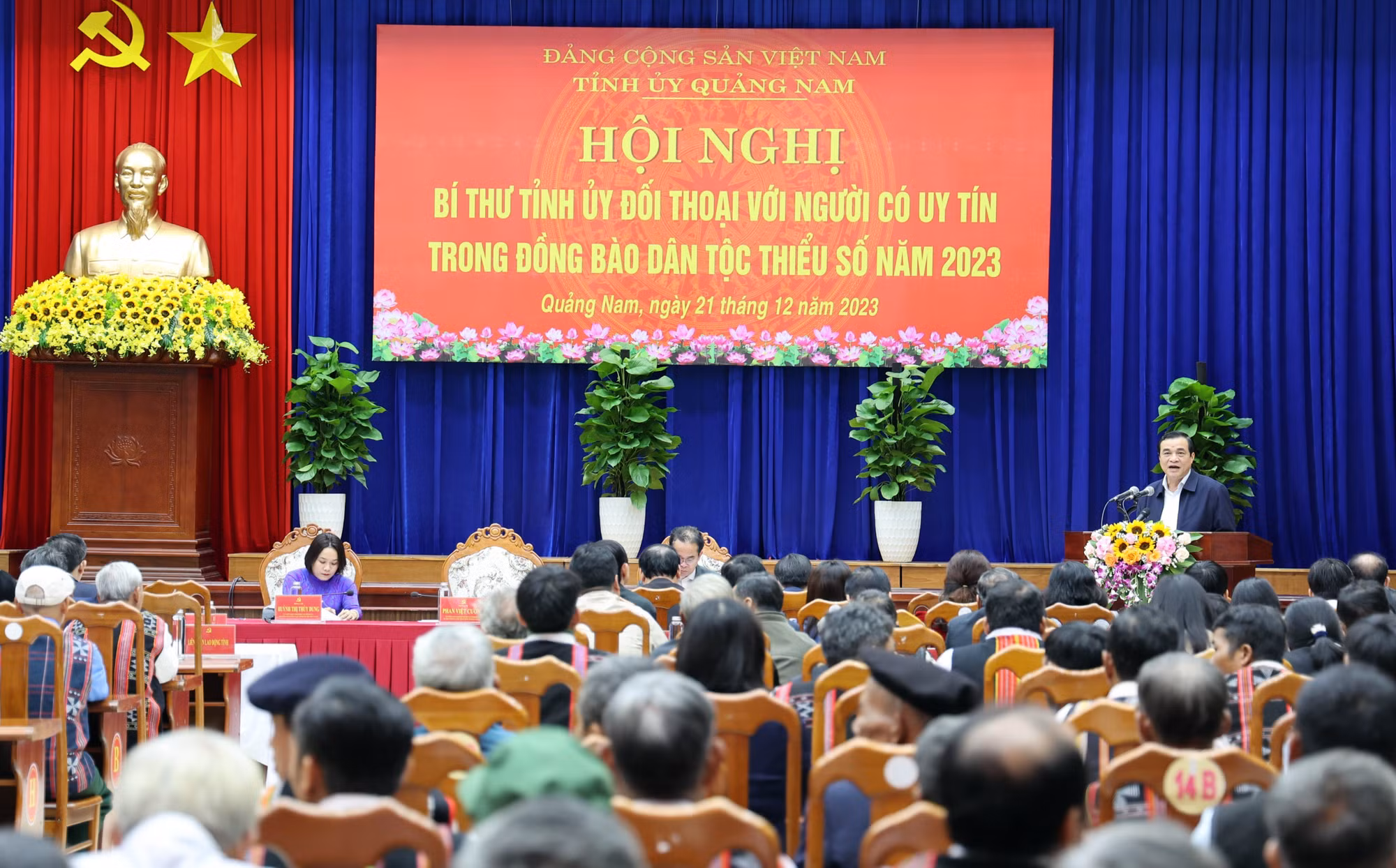 Người đứng đầu cấp ủy tỉnh Quảng Nam đối thoại với người có uy tín trong đồng bào dân tộc thiểu số ảnh 1
