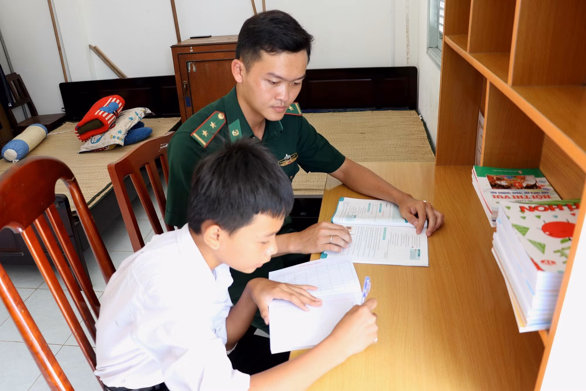 Điểm tựa vững chắc cho học sinh vùng biên ải ảnh 2