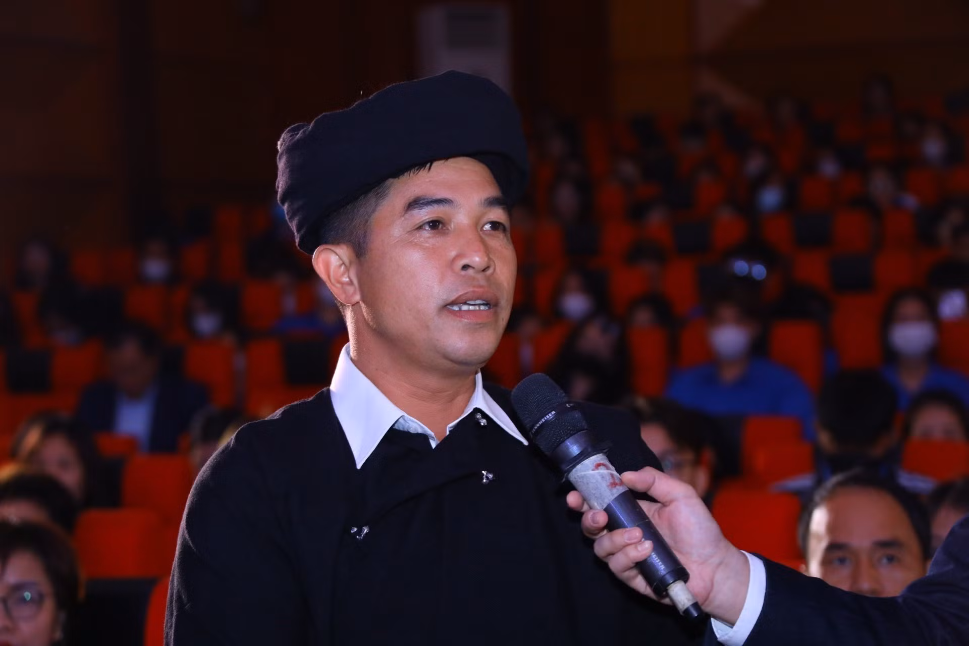 Giao lưu điển hình tiên tiến trong phong trào thi đua “Vì người nghèo – Không để ai bị bỏ lại phía sau” ảnh 2