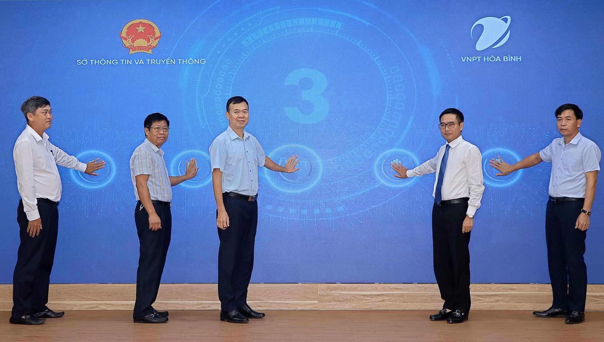 Hòa Bình thúc đẩy phổ cập chữ ký số và ra mắt ứng dụng công dân số ảnh 2