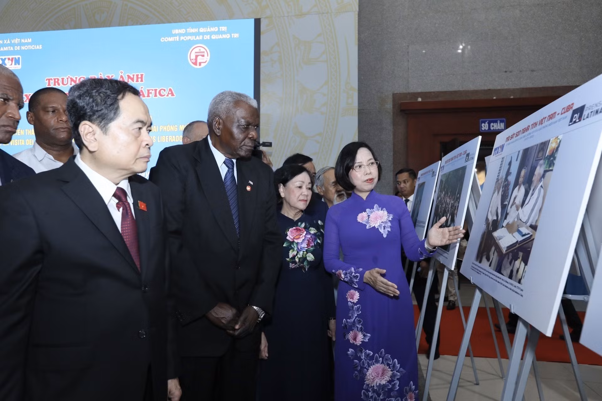 Trưng bày ảnh “Mãi sắt son nghĩa tình Việt Nam - Cuba” ảnh 2