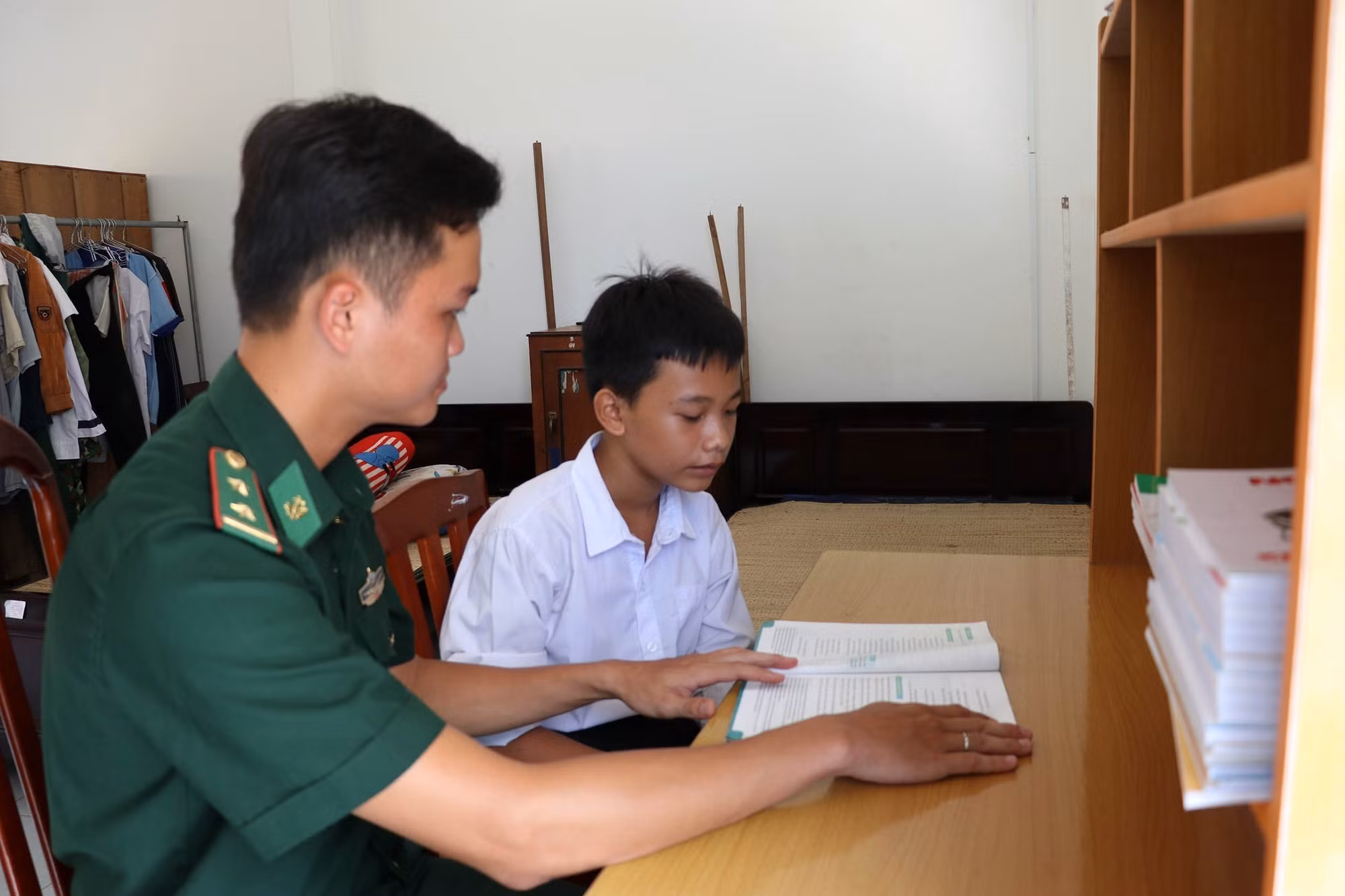 Điểm tựa vững chắc cho học sinh vùng biên ải ảnh 1