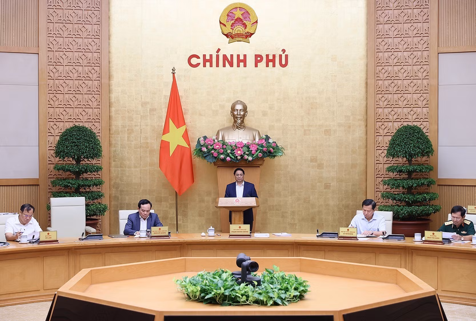 Thủ tướng Phạm Minh Chính: Khẩn trương hoàn thiện thể chế, tránh để ách tắc kéo dài, gây bức xúc xã hội ảnh 2