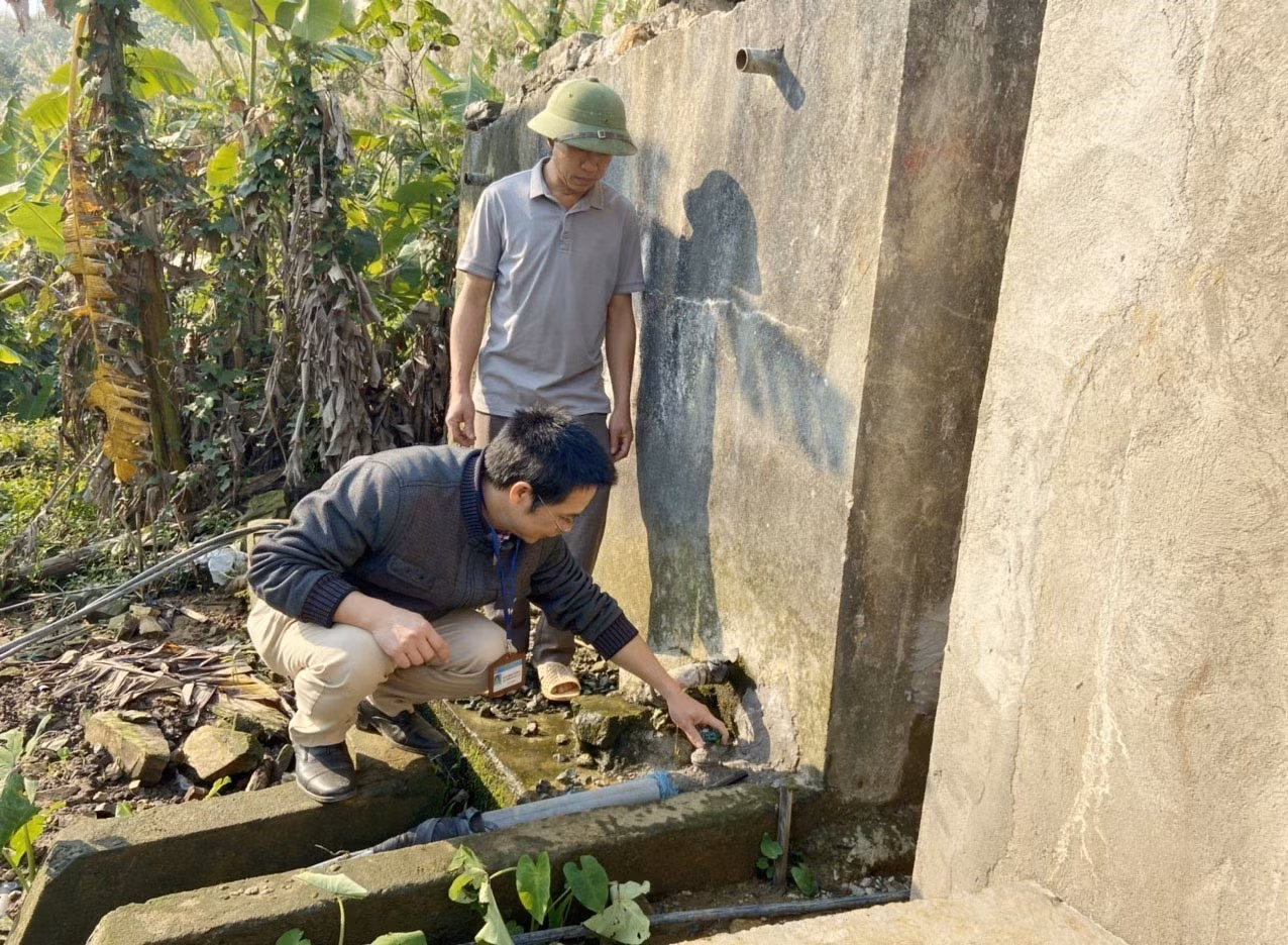 Giúp người dân huyện biên giới Phong Thổ được sử dụng nước sạch ảnh 3