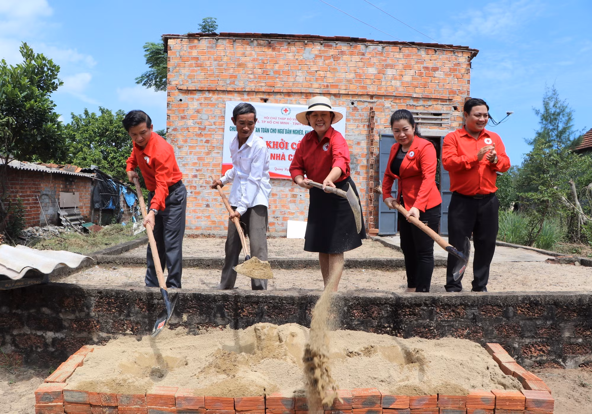 Hỗ trợ sinh kế cho ngư dân nghèo, khó khăn tại Quảng Ngãi ảnh 1