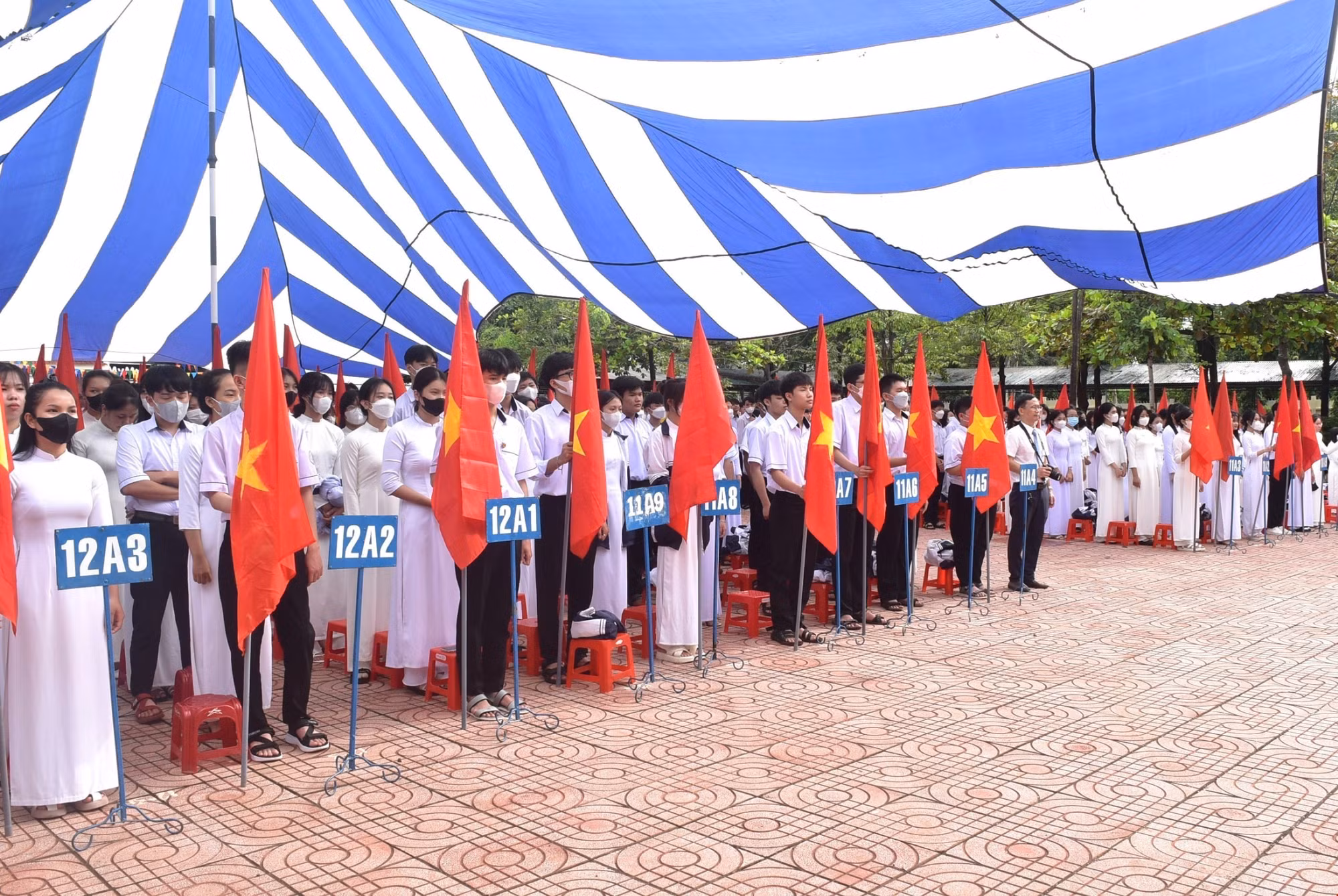 Học sinh Đắk Lắk nô nức đón năm học mới ảnh 3