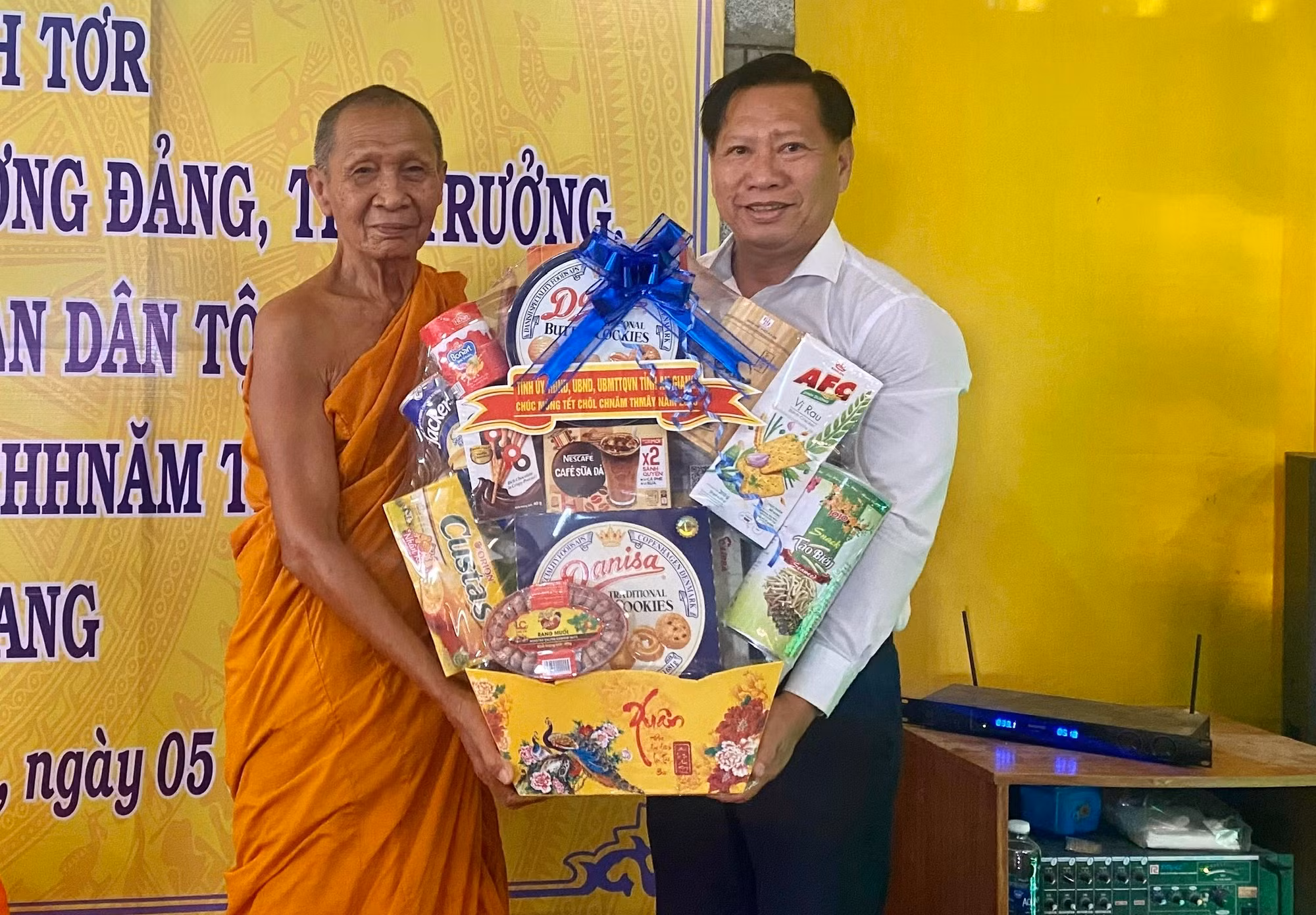 Ủy ban Dân tộc chúc mừng Tết cổ Chôl Chnăm Thmây của đồng bào dân tộc Khmer An Giang ảnh 1