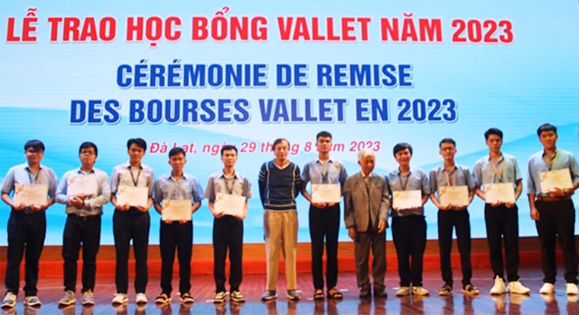 Trao 175 suất học bổng Vallet trị giá hơn 2 tỷ đồng cho học sinh, sinh viên 7 tỉnh trước thềm năm học mới ảnh 1