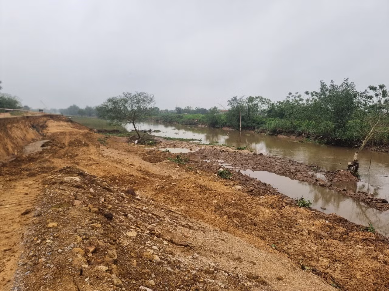Thanh Hóa sạt lở nghiêm trọng tại tuyến đê đang thi công ảnh 3