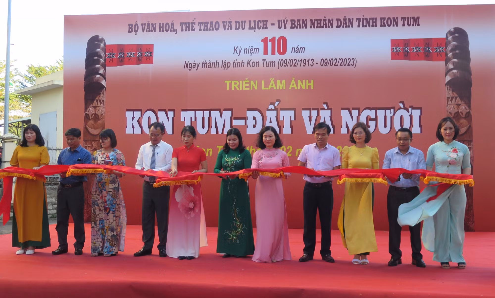 Khai mạc Triển lãm ảnh “Kon Tum – Đất và Người” ảnh 1