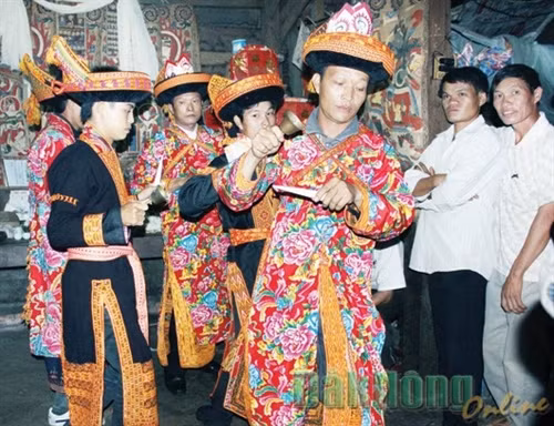 Nghi lễ cấp sắc của người Dao, xã Đắk N'Drót (Đắk Mil). Ảnh: Hồ Mai