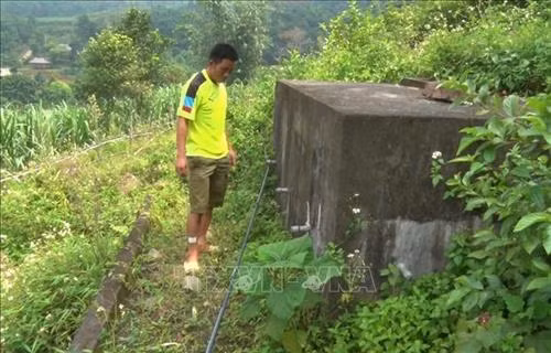 Các bể chứa nước đều bỏ hoang. Ảnh: Thanh Hải - TTXVN