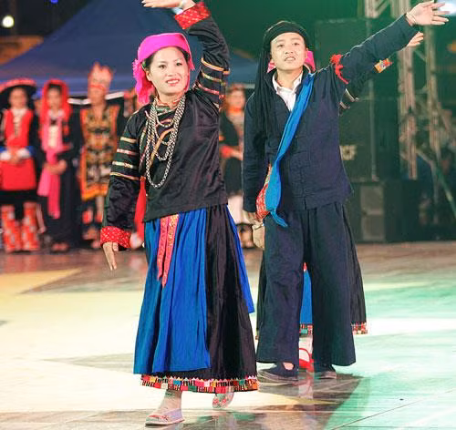 Trang phục nam, nữ dân tộc Pu Péo