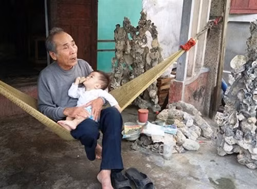 Nghệ sĩ Ưu tú Phạm Ngọc Thức, người đàn ông hát ru hay nhất làng Cảnh Dương hiện nay (Nguồn: Giáo dục Việt Nam).