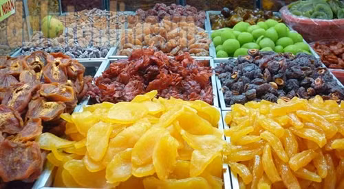 Mứt Đà Lạt với đủ màu sắc và chủng loại. Ảnh Nguyễn Dũng