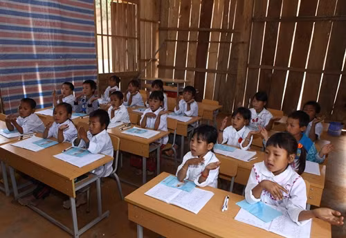 Học sinh đọc phân tích học tiếng Việt lớp 1 theo công nghệ giáo dục của học sinh lớp 1, trường tiểu học Tá Bạ, xã Tá Bạ, huyện Mường Tè (Lai Châu).