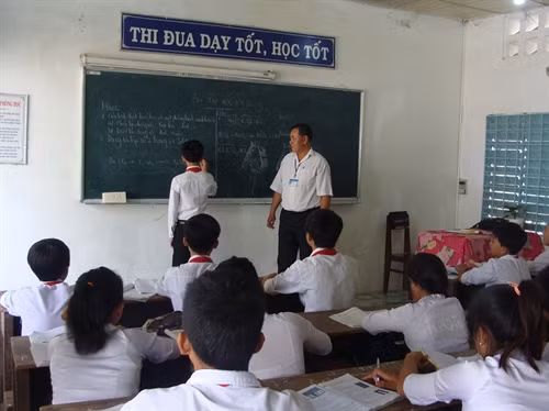 Giờ học của học sinh trường THCS Nguyễn Du- trường đạt chuẩn quốc gia ở xã Bình Phú, huyện Tân Hồng, tỉnh Đồng Tháp