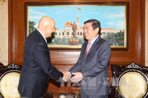 Chủ tịch UBND Thành phố Hồ Chí Minh Nguyễn Thành Phong tiếp nguyên Tổng thống Mexico (nhiệm kỳ 1988 – 1994) Carlos Salinas de Gortari đang có chuyến thăm và làm việc tại Việt Nam. Ảnh: Thanh Vũ – TTXVN