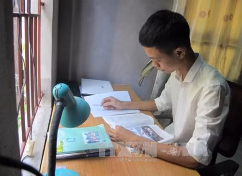 Ước mơ được đi du học, trở thành nhà kinh tế là động lực để em Trần Bùi Xuân Dự, lớp 12B1, trường Trung học phổ thông Kim Sơn A, huyện Kim Sơn, tỉnh Ninh Bình luôn phấn đấu, vươn lên trong học tập.