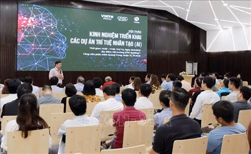 Quang cảnh Hội thảo “Kinh nghiệm triển khai các dự án trí tuệ nhân tạo (AI)”. Ảnh: Tiến Lực – TTXVN