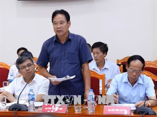 Ông Lê Trọng Quảng, Phó Chủ tịch UBND tỉnh Lai Châu báo cáo công tác ứng phó, khắc phục lũ quét, sạt lở đất tại tỉnh Lai Châu. Ảnh: Vũ Sinh - TTXVN