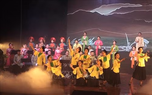 Chương trình nghệ thuật trong đêm khai mạc Lễ hội “Quảng Bình - Bí ẩn bất tận”. Ảnh: Trịnh Bang Nhiệm - TTXVN