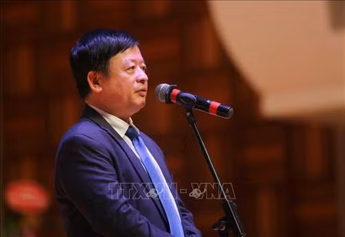 Ông Đỗ Hồng Quân, Chủ tịch Hội nhạc sĩ Việt Nam phát biểu khai mạc chương trình. Ảnh: Thành Đạt -TTXVN
