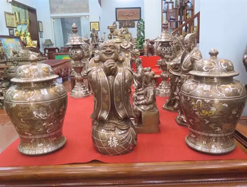 Hiện nay Đại Bái là làng nghề duy nhất khảm được tam khí (vàng, bạc, đồng), ngũ sắc (màu vàng của vàng, màu trắng của bạc, màu đỏ của đồng đỏ, màu xanh của đồng xanh và màu đen của đồng đen) trên sản phẩm mỹ nghệ.