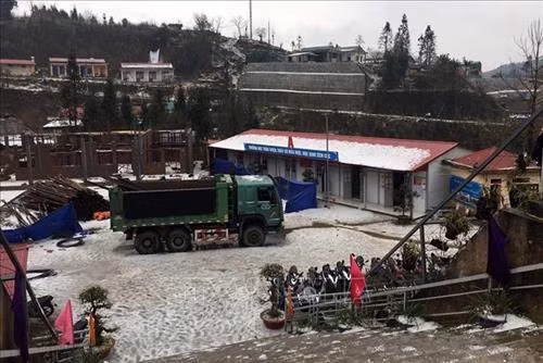 Mưa đá dày đặc sáng 3/3/2020 tại 3 xã vùng cao Dào San, Tung Qua Lìn, Mù San của huyện Phong Thổ đã gây khó khăn trong các hoạt động. Ảnh: Việt Hoàng – TTXVN
